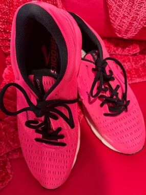 Brooks Women’s Hot Pink Running Shoes with Black Laces
